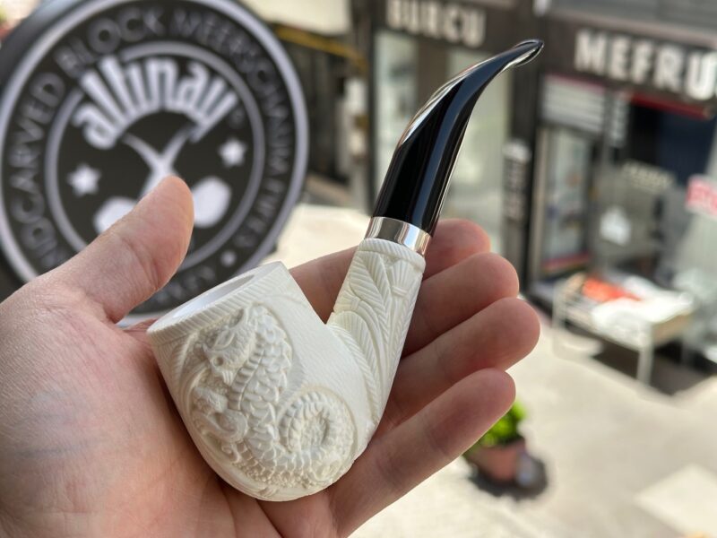 xL Billiard Meerschaum Pipe with Dragon Motif 10335